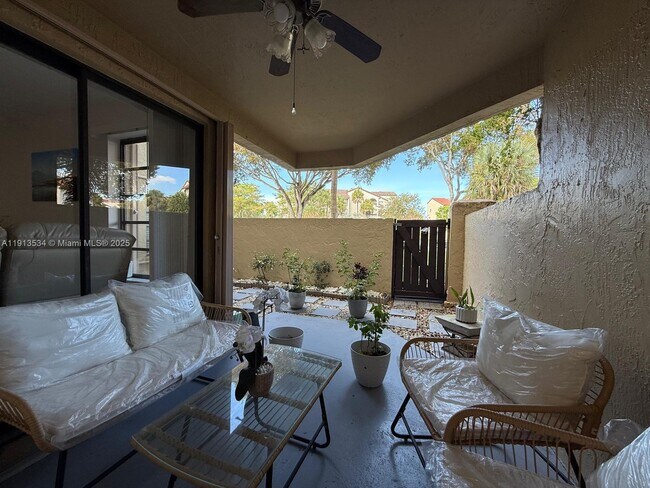 Building Photo - 9015 SW 125th Ave