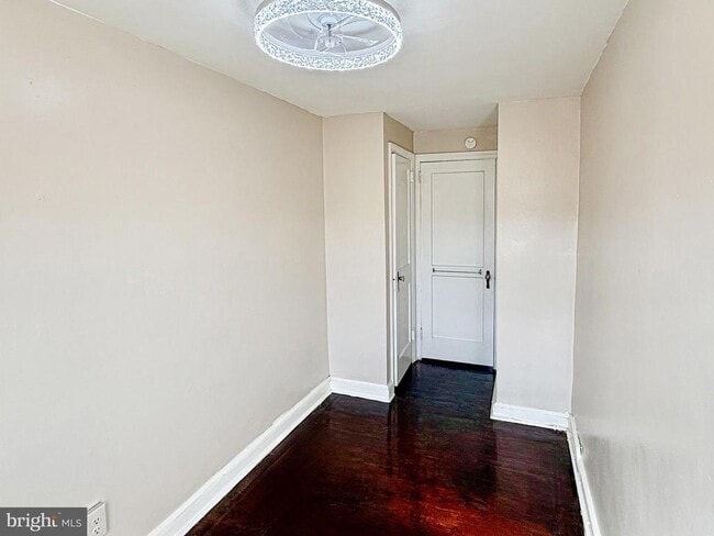 Building Photo - 116 W Berkley Ave