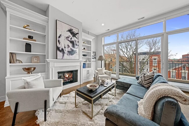 Building Photo - 1085 N Marshfield Ave