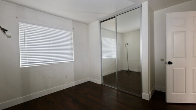 Building Photo - Very Nice 2 Bedroom and 2 Bathroom Apartment $2,450 + $125.00 WSG