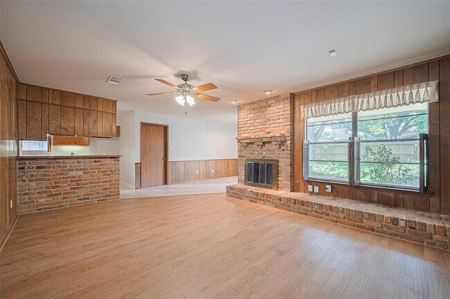 Building Photo - 2530 Bandelier Dr