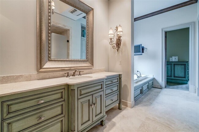 Building Photo - 5701 Mistletoe Ct