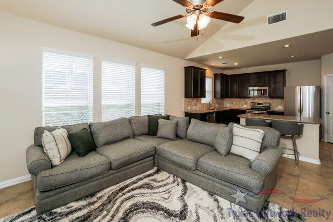 Building Photo - 7611 Presidio Haven