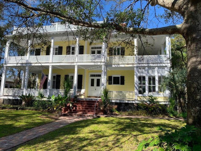 Primary Photo - 1718 Ion Avenue