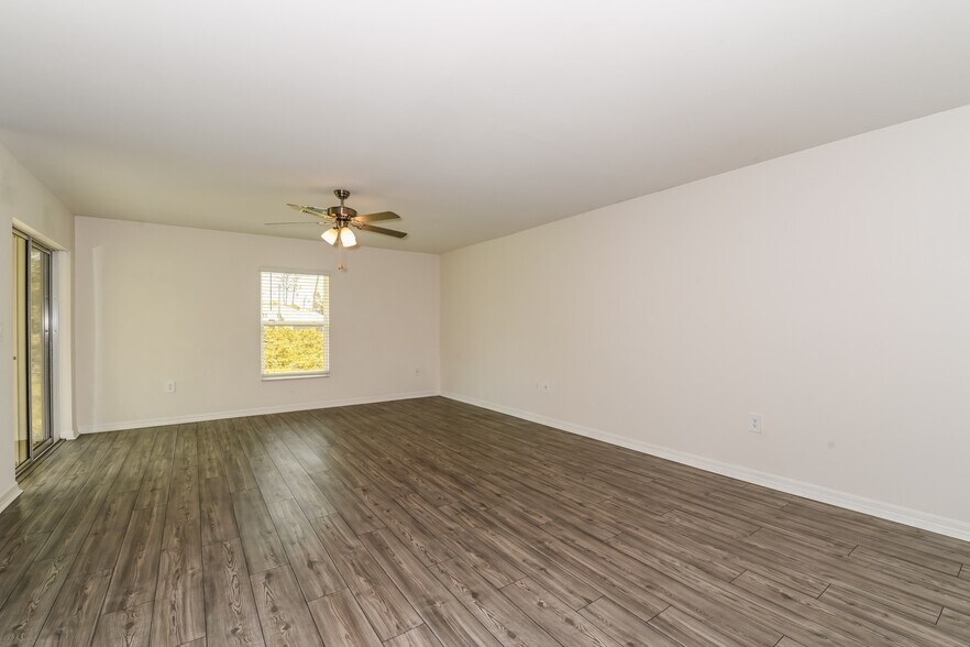 Building Photo - 2534 Atwater Dr