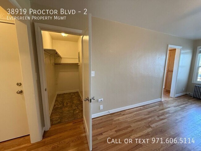 Building Photo - 38919 Proctor Blvd