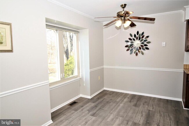 Building Photo - 8943 Centerway Rd