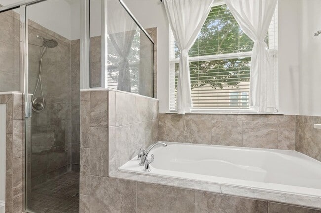 Building Photo - 256 Vivian James Dr