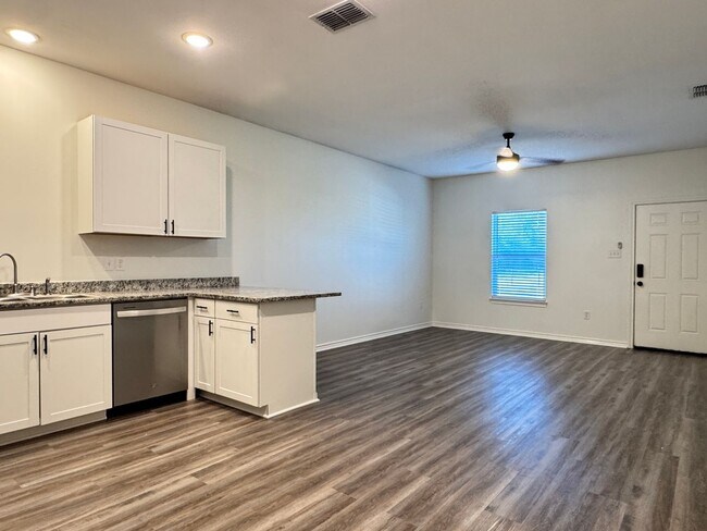 Building Photo - 13209 County Rd 499