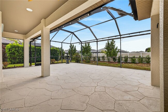 Building Photo - 25080 Divot Dr