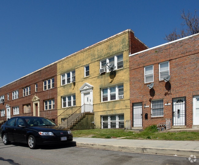 Building Photo - Kingman Flats