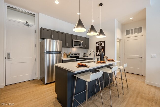 Building Photo - 25 E Spaulding St