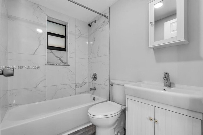 Building Photo - 130 SW 31st Ct