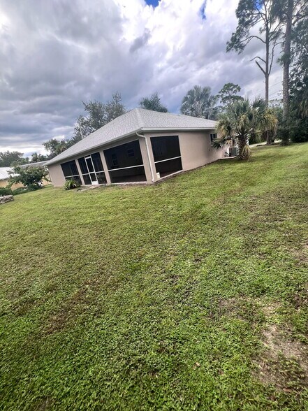 Building Photo - 9260 Sedgefield Rd