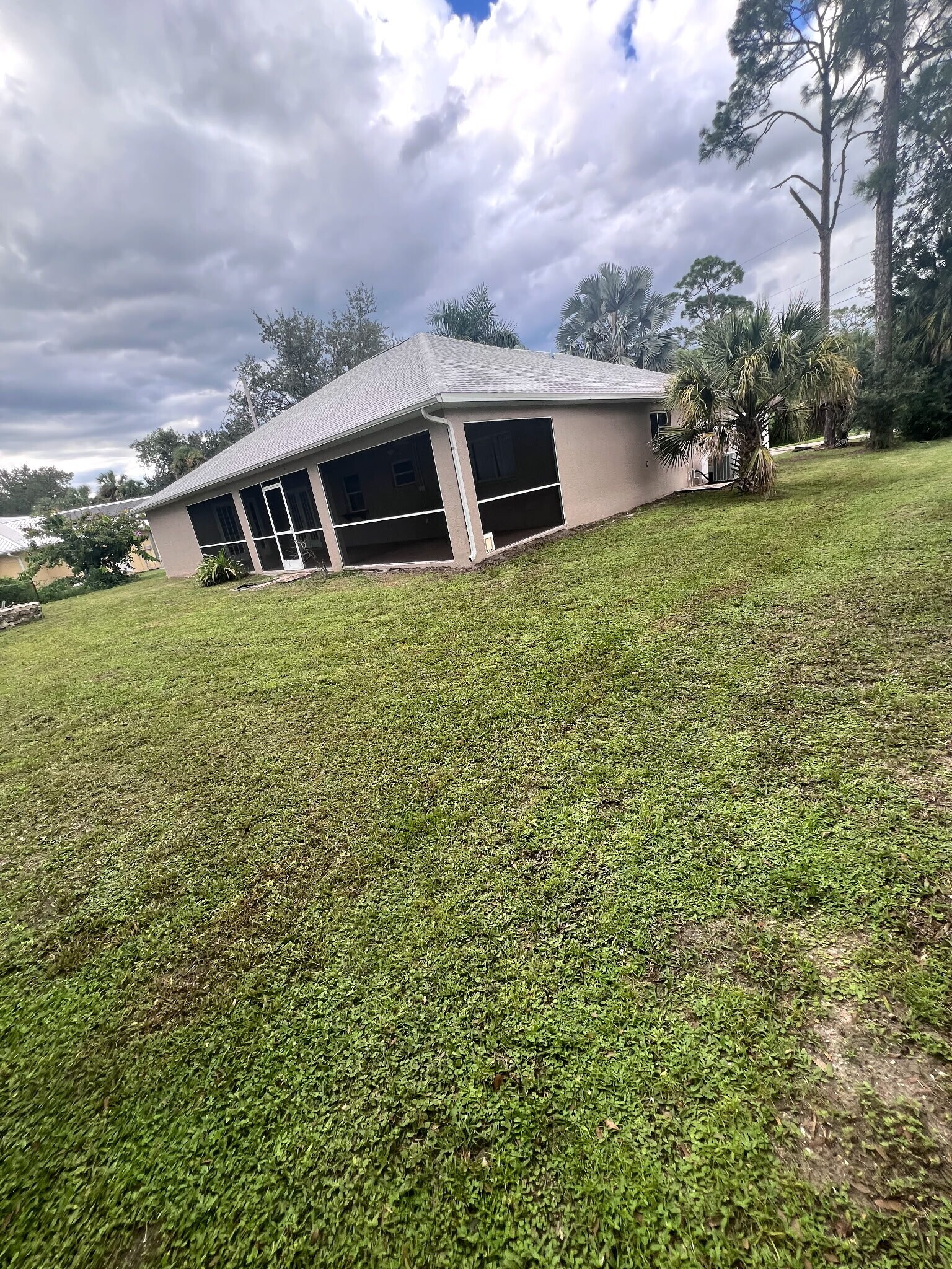 Building Photo - 9260 Sedgefield Rd