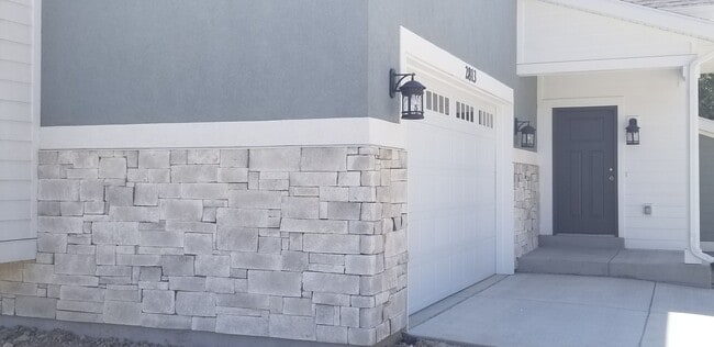 Building Photo - Beautiful SLC Town Home Available Now