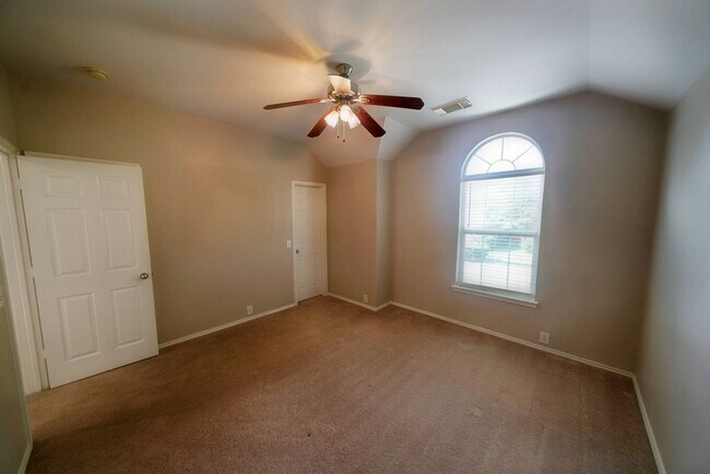 Building Photo - 4736 Green Bluff Dr