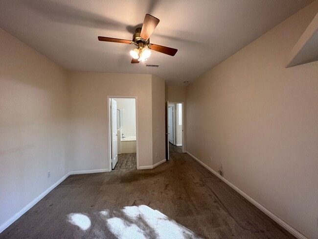 Building Photo - BEAUTIFUL UPGRADED CONDO/MANY AMENITIES - 3 BED, 2 BATH