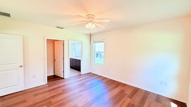 Building Photo - Available now! Amazing 4 Bedroom, 2 Bathroom Home in Wildwood!!