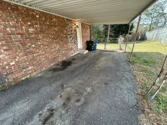 Building Photo - Saluda Gardens Home