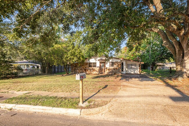 Building Photo - Adorable 3 bedroom ready to rent!