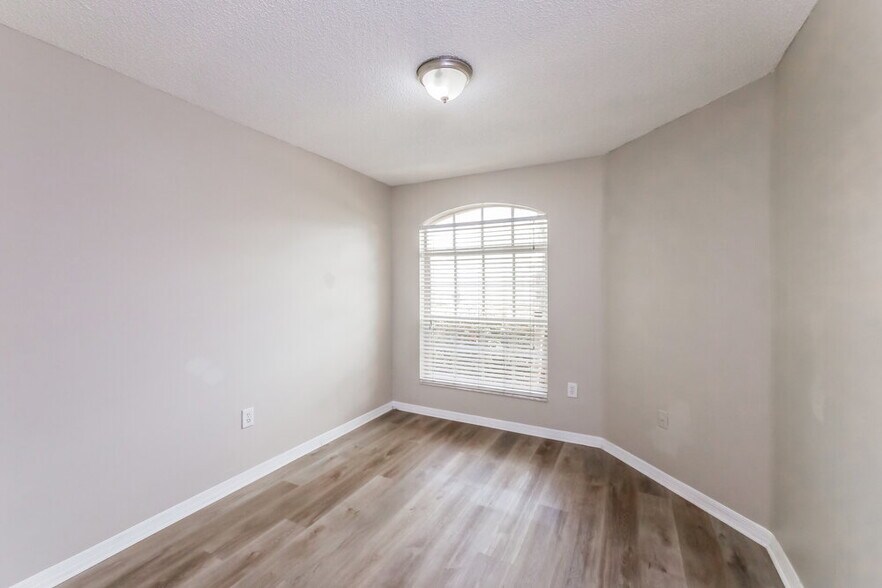 Building Photo - 3049 NW 72nd Ave