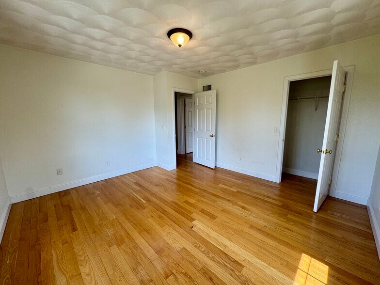 Building Photo - 3477 Pawtucket Ave