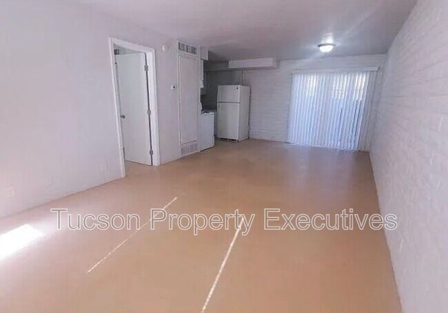 Building Photo - 319 E Blacklidge Dr