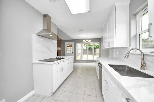 Building Photo - 10707 Shannon Hills Dr