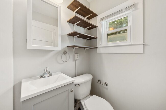 Building Photo - 2607 W Knox St