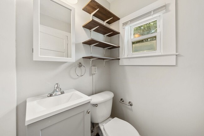 Building Photo - Totally Updated 3 Bed 1 Bath in Old West D...