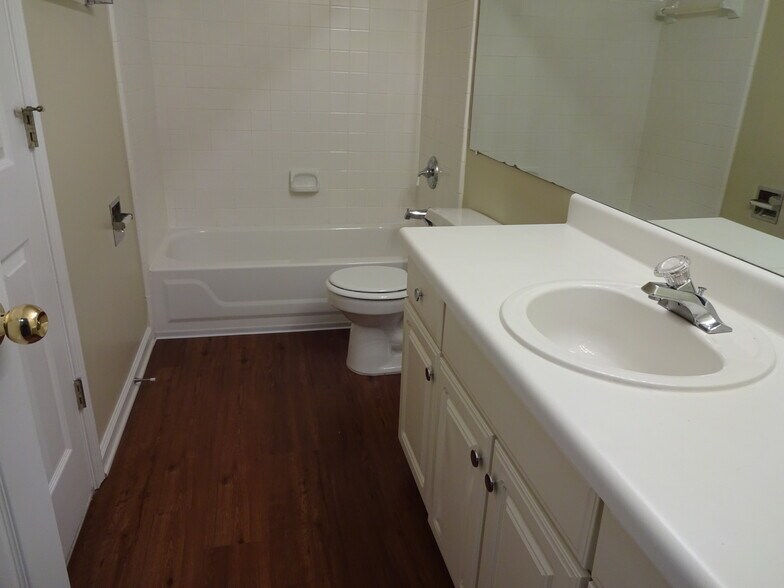 Building Photo - 650 Walnut Creek Dr NW