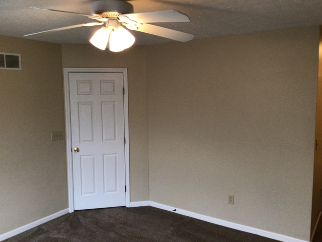 Building Photo - 2930 Holly Hill Dr