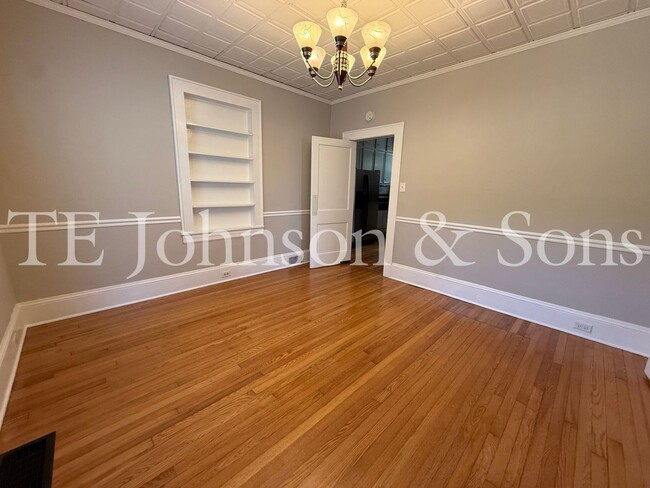 Building Photo - 817 S Hawthorne Rd