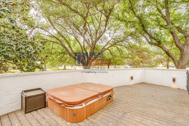 Building Photo - Charming Monticello Townhome – 4 Beds, Updated Kitchen & On-Site Parking