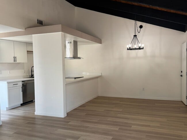 Building Photo - Completely Remodeled Three Bed, Two Bath D...