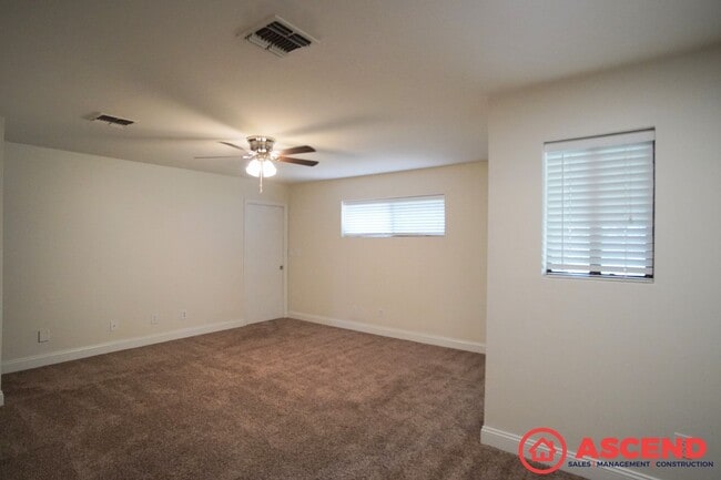 Building Photo - Gorgeous Northwest Bakersfield Home with H...