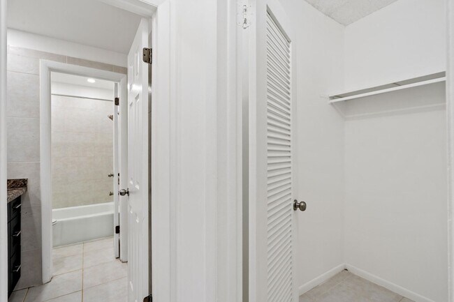 Building Photo - 626 NW 13th St