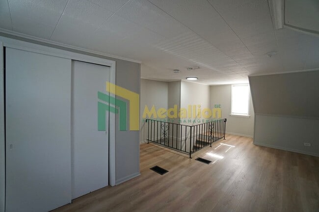 Building Photo - 10123 S Crandon Ave