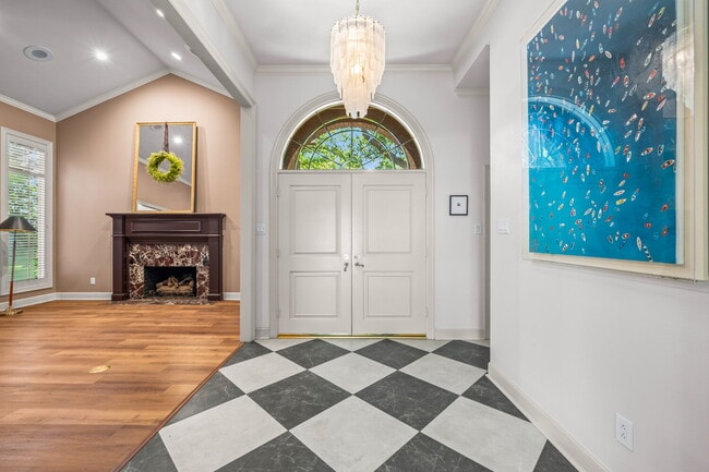 Building Photo - Luxury 5 Bed, 4.5 Bath, with Pool in Lakeridge!!!