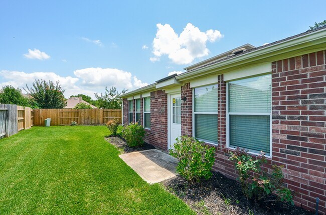 Building Photo - 10302 Deer Lodge Ct