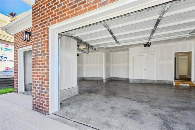 Building Photo - 105 Clearwater Dr