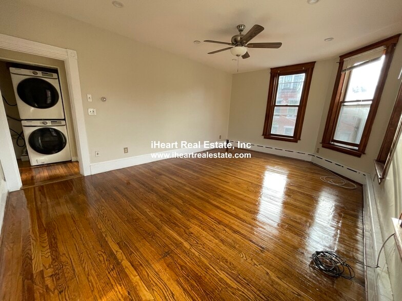 Building Photo - 338 K St