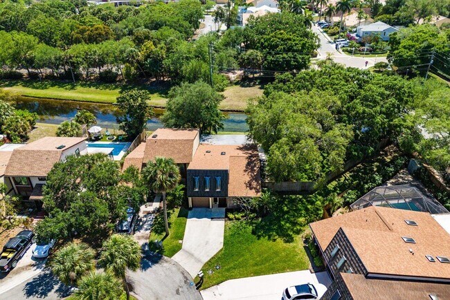 Building Photo - 1048 Raintree Dr