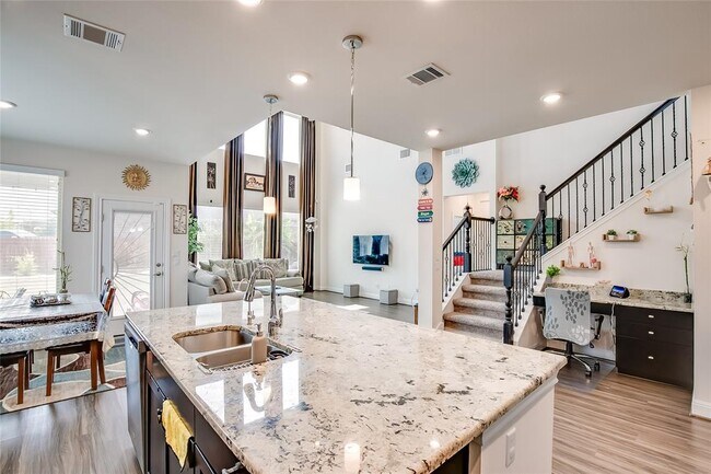 Building Photo - 508 Middle Brook Dr