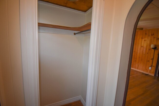 Building Photo - Two Bedroom Home with Detached Garage!