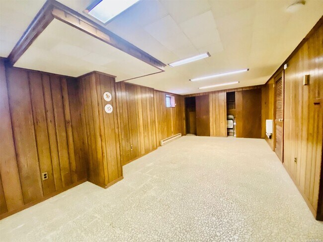 Building Photo - 80-47 Chevy Chase St