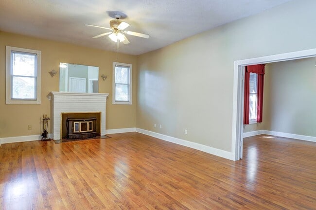 Building Photo - COMING SOON: 3 Bedroom 1.5 Bathroom House ...