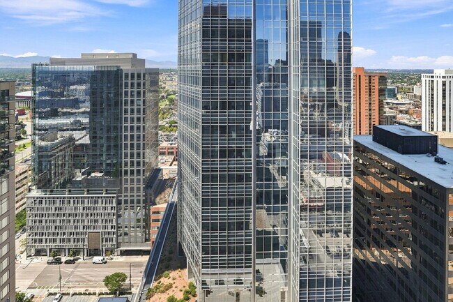 Building Photo - $1,395.95 - 1 Bed, 1 Bath Condo in Downtown Denver with Central AC, and Building amenities.