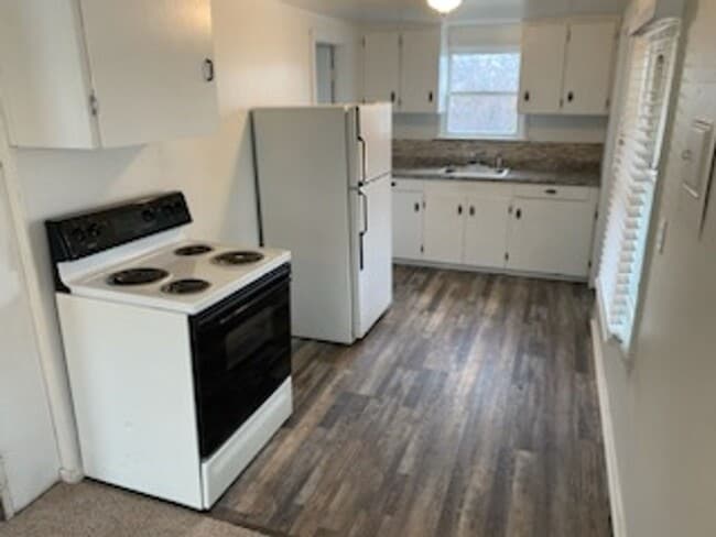Building Photo - Charming 2 Bedroom Home on Corner Lot